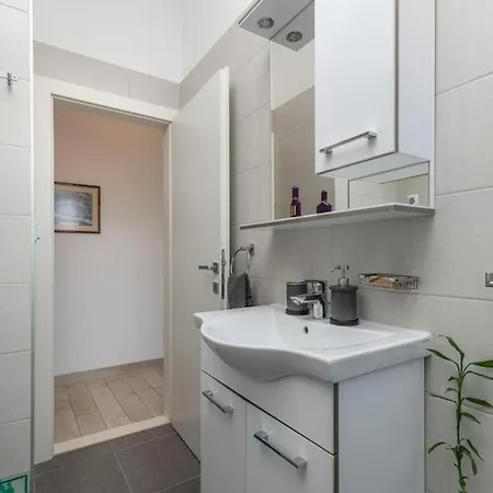 With Parking Space - 25137 شقة *